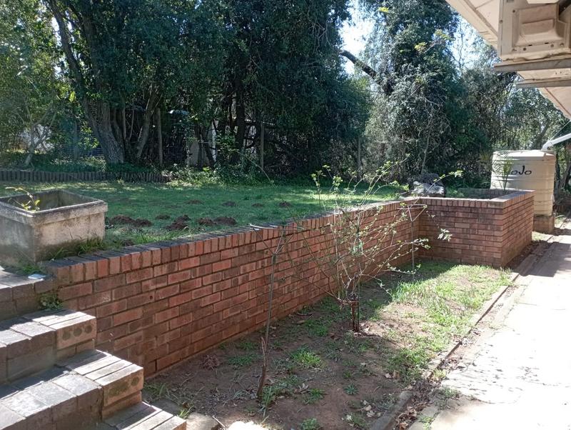 To Let 4 Bedroom Property for Rent in Oatlands Eastern Cape